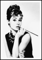 A2 PLAKAT OBRAZ AUDREY HEPBURN Z PAPIEROSEM FILM KULTOWY CZARNO BIAŁY