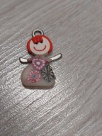 mała przywieszka dziewczynka