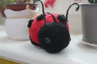 Ręcznie robiona maskotka biedronka na szydełku