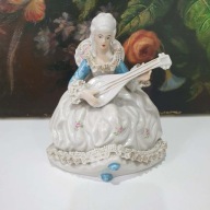 Porcelanowa figurka chłopca – biskwit, styl retro, 15 cm