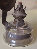 Stara lampka naftowa.