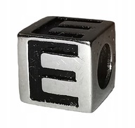 LITERA E ZAWIESZKA SREBRNA BEADS SZEŚCIAN KWADRAT