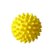 Piłka z wypustkami Qmed 8 cm żółta rehabilitacyjna do ćwiczeń z kolcami