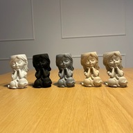 Doniczka betonowa dziewczynka z królikiem