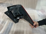 TOYOTA AURIS II E18 LIFT LAMPA TYŁ TYLNA PRAWA W BŁOTNIK KOMBI