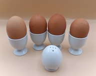 Solniczka i 4 kieliszki na jajeczka Jajka - z porcelany - nigdy nie używane