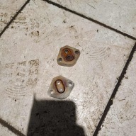 PODSTAWA IZOLATOR POMPY PALIWA FIAT 126P ST FL EL