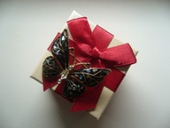 BROSZKA MOTYL MOTYLEK Z DROBINKAMI MASY PERŁOWEJ + PUDEŁKO PREZENTOWE