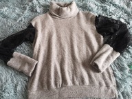 Sweterek z golfem i ozdobnymi rękawami