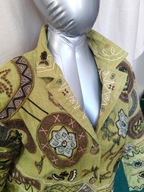 Jedwabna, unikatowa marynarka w stylu etno – oryginalne hafty i detale