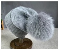 CZAPKA z WEŁNY ANGORA, SZARA, POMPON z NATURALNEGO FUTRA LISA