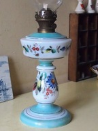 Stara szklana lampa naftowa.