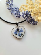 Naszyjnik serduszko kwiaty niezapominajki w żywicy, prezent Walentynki