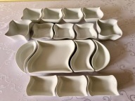 Zestaw porcelanowych salaterek i pater falistych 16 el. białe miseczki