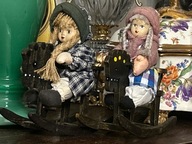 LALKA KOLEKCJONERSKA PORCELANOWA GŁOWA KONIK NA BIEGUNACH - 2 SZT