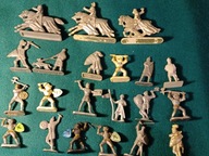 Rycerze plastikowe, płaskie 18 szt. pieszych + 3 konnych kioskowcy PRL