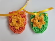 Kolorowe szydelkowe koszulki na jajka . Pisanki wielkanocne.