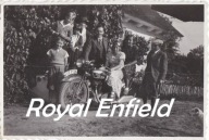 MOTOCYKL ROYAL ENFIELD PRZED DWORKIEM W KALENIU .. KALEŃ .. Foto. Zakopane