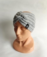 Opaska ręcznie robiona na drutach, jasna szara.