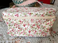 KOSMETYCZKA KUFEREK NA KOSMETYKI KWIATKI KWIATY DROBNE KWIATUSZKI MAŁA