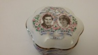 RINGTONS LIMITED DIANA I KAROL SZKATUŁKA PORCELANOWA DO GABLOTY PUZDERKO