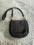 Ręcznie robiona torebka na ramię w stylu boho (czarna)