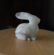 Zając (królik) ręcznie rzeźbiona, marmurowa figurka (alabaster)