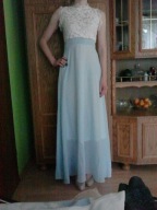 Damska sukienkaz grubą koronką biało niebieska L