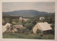 BIESZCZADY. Wieś Smerek widok na Czereninę ( 971 m) i Falową (965 m) CZYSTA