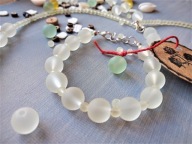 SURF Bransoletka morskie matowe kremowe szkło BlackberriesArts