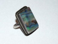 Duży srebrny stylowy pierścień z masą perłową rozmiar 17/18