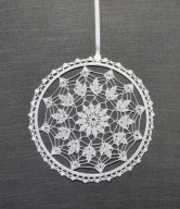 Zawieszka ozdoba na okno szydełkowa 22cm (Z132)