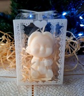 Świeczki dla Babci, sojowa świeczka w kształcie Babci zapakowana w pudełko