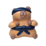 Kapibara Przebrana za Karate Kid FIGURKA Z MODELINY na Halloween