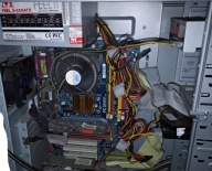 Komputer z Pentium E4400 2x 2GHz HDD ATA 34,6GB Win2000 RAM 3GB