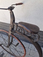 Zabytkowy rower z dużym kołem -piękny