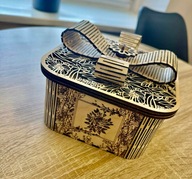 Drewniana skrzyneczka do przechowywania