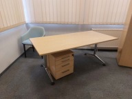 Steelcase szafka ze szkłem , biurko , komoda+ kontenerek kółkach , brzoza