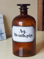 Butla ze starej apteki.