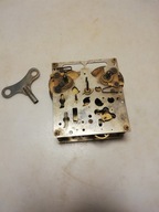 Stary mechanizm do metrona z kluczem