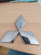 Znaczek MITSUBISHI na tylną klapę L200 7415A615