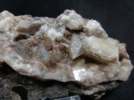 Kalcyt - Geoda z Dużymi i Ostrymi Kryształami - UV Reaktywny | Lubiechowa