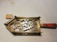 STARA PRZEDWOJENNA MOSIĘŻNA PODSTAWKA POD ŻELAZKO - RÓŻA 1936 rok