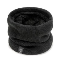 Ciepły zimowy komin w paski