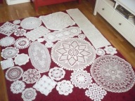 30 kordonkowych białych serwet.