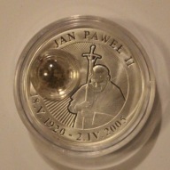 PAPIEŻ JAN PAWEŁ II 2005 - WIELKI SREBRO - W KAPSULE KAWAŁKI ZIEMI ŚWIĘTEJ