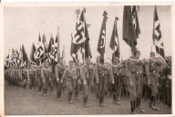 NIEMCY -MARSZ SA -SWASTYKI -fotografia