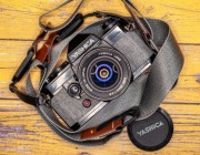 Yashica FX-D Quartz + Yashica DSB 28 mm f 12.8 + pasek