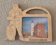 Drewniany Magnes na lodówkę SANDOMIERZ. (35)