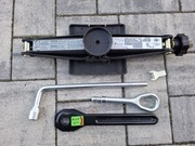 Lewarek Mercedes A Klasa A1685830715 Komplet Podnośnik do kół